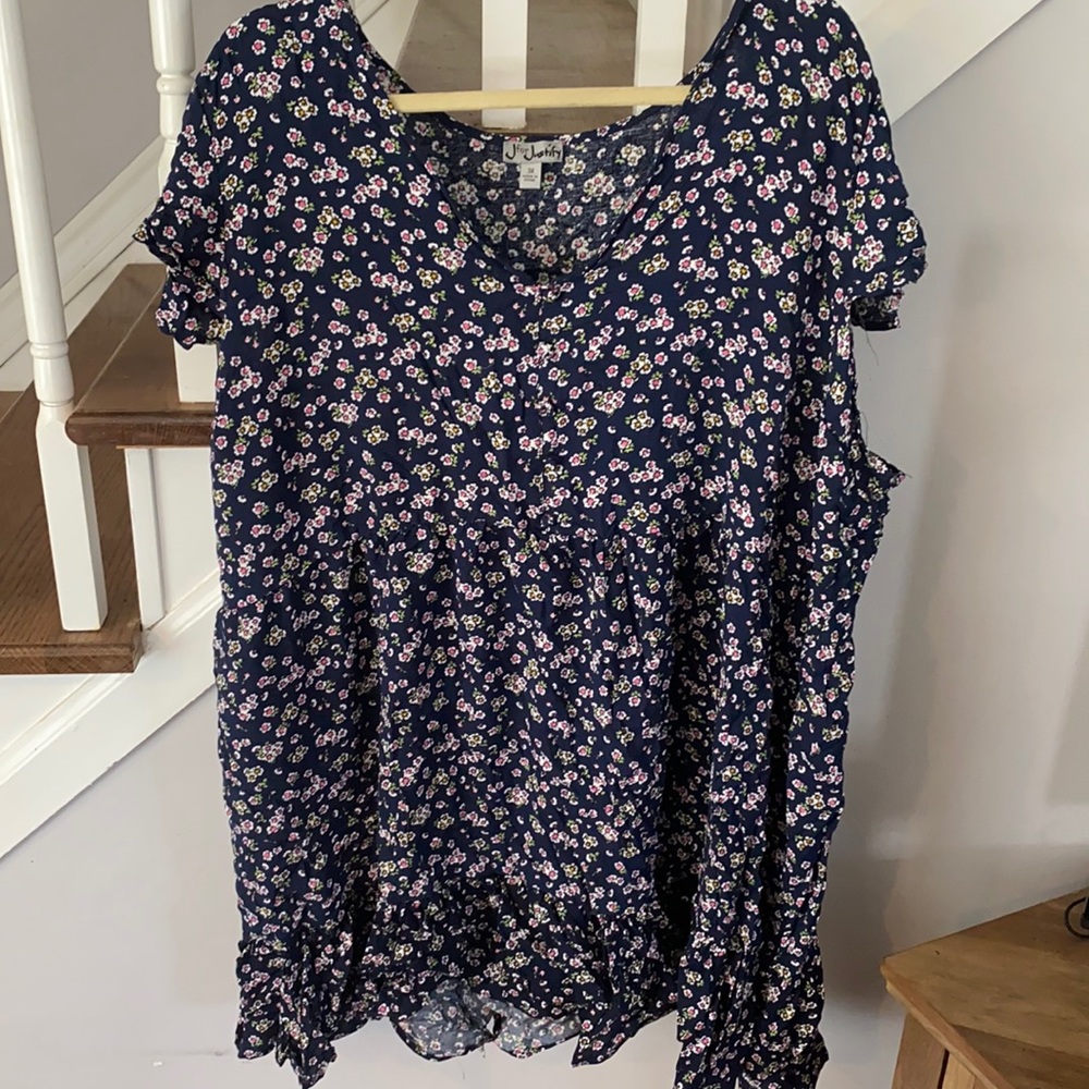 Plus size ditzy floral shift dress